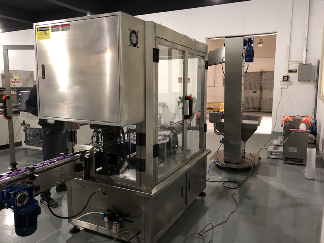 цртање на капак крем тегли машина (2).jpg